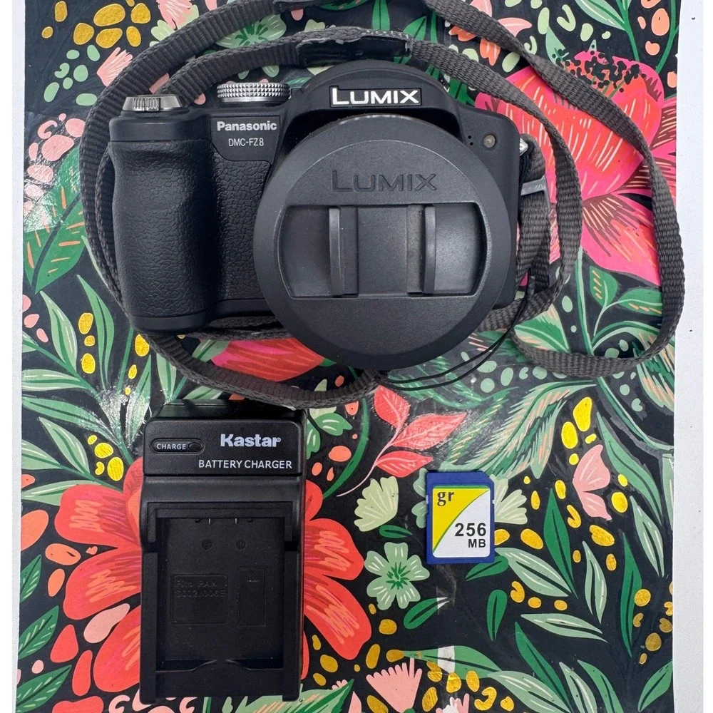 Panasonic Lumix DMC-FZ8 Digital Camera Black Leica Lens 12x Zoom Bundle